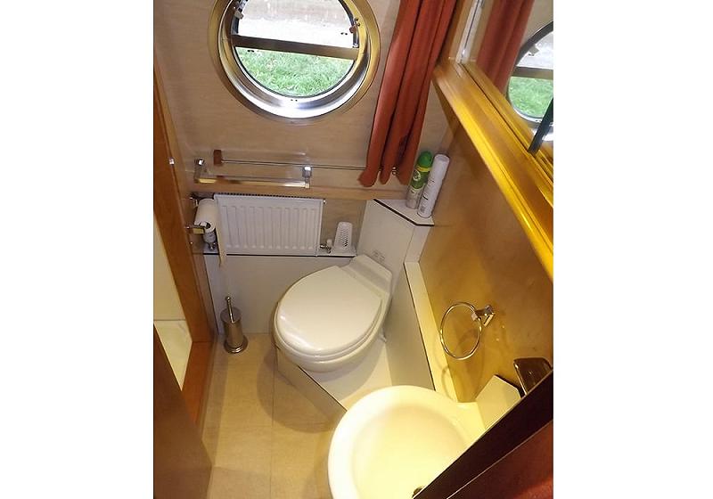 Urban Fox boat image
