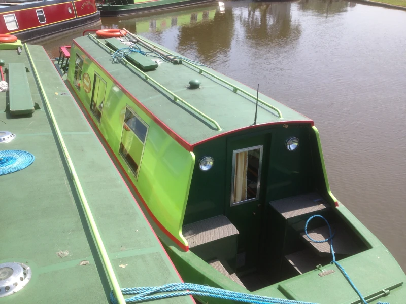 Couples canal holidays for a romantic getaway with your loved one