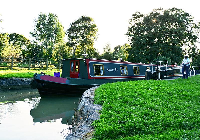 Cunning Fox boat image