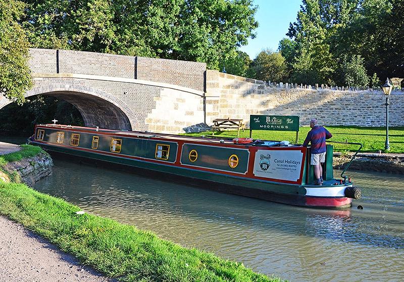 Cunning Fox boat image