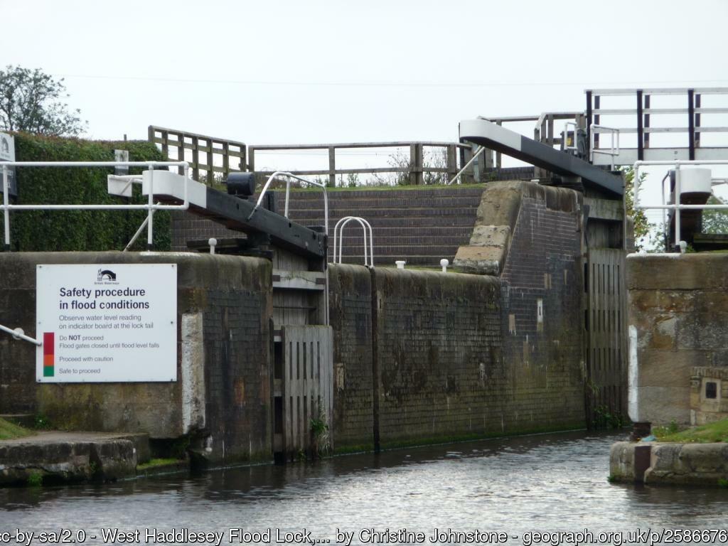 West Haddlesey Flood Lock, Selby Canal