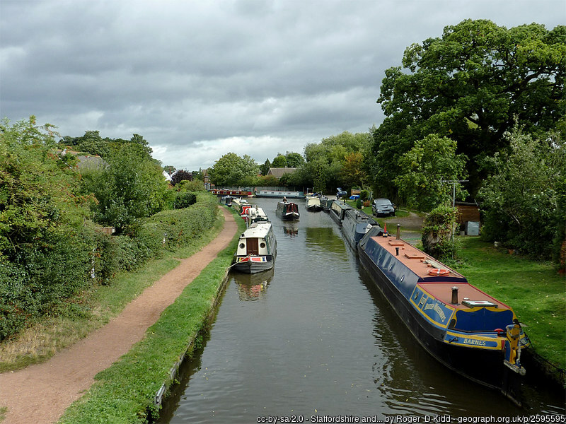 Boats on the Staffordshire and Worcestershire Canal